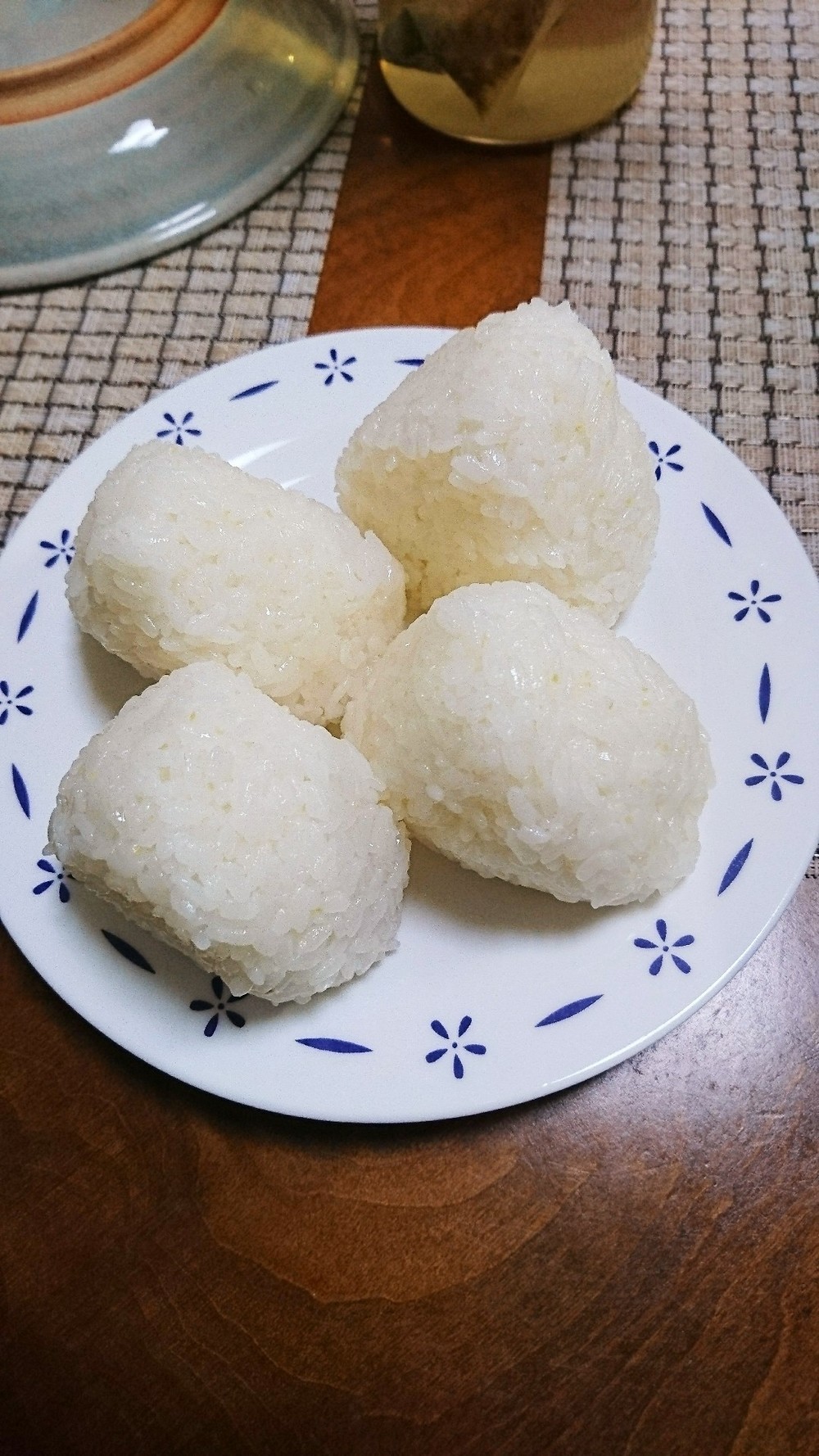コンビニの塩むすびに近い塩むすび レシピ 作り方 By Michi 630 クックパッド 簡単おいしいみんなのレシピが359万品