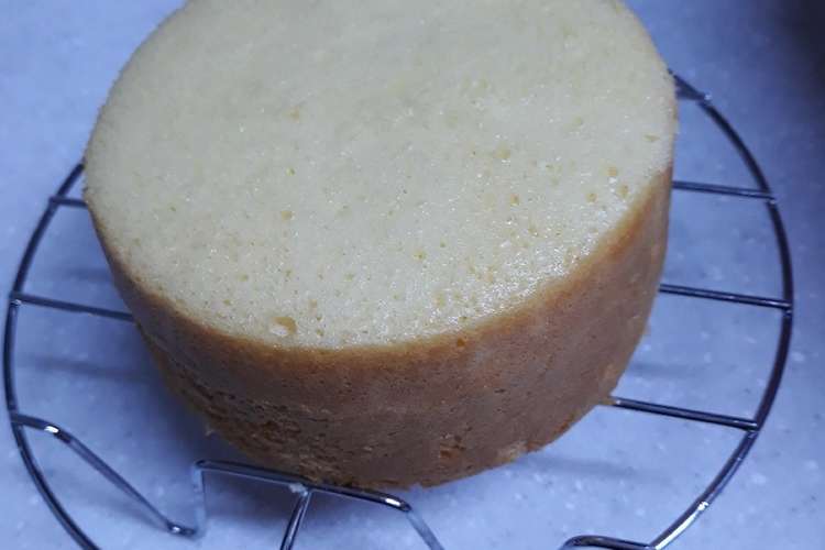 炊飯器でふわふわスポンジケーキ12cm型 レシピ 作り方 By ヨムちゃんの嫁 クックパッド 簡単おいしいみんなのレシピが350万品