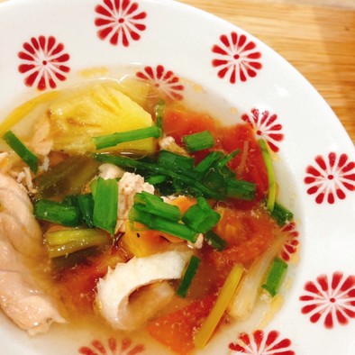 ベトナム料理甘酸っぱいスープ（鮭編）の写真