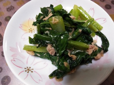 小松菜とツナの炒めものの写真
