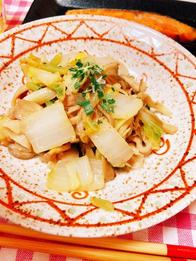 簡単♡白菜と豚バラ肉の味噌バター炒めの写真