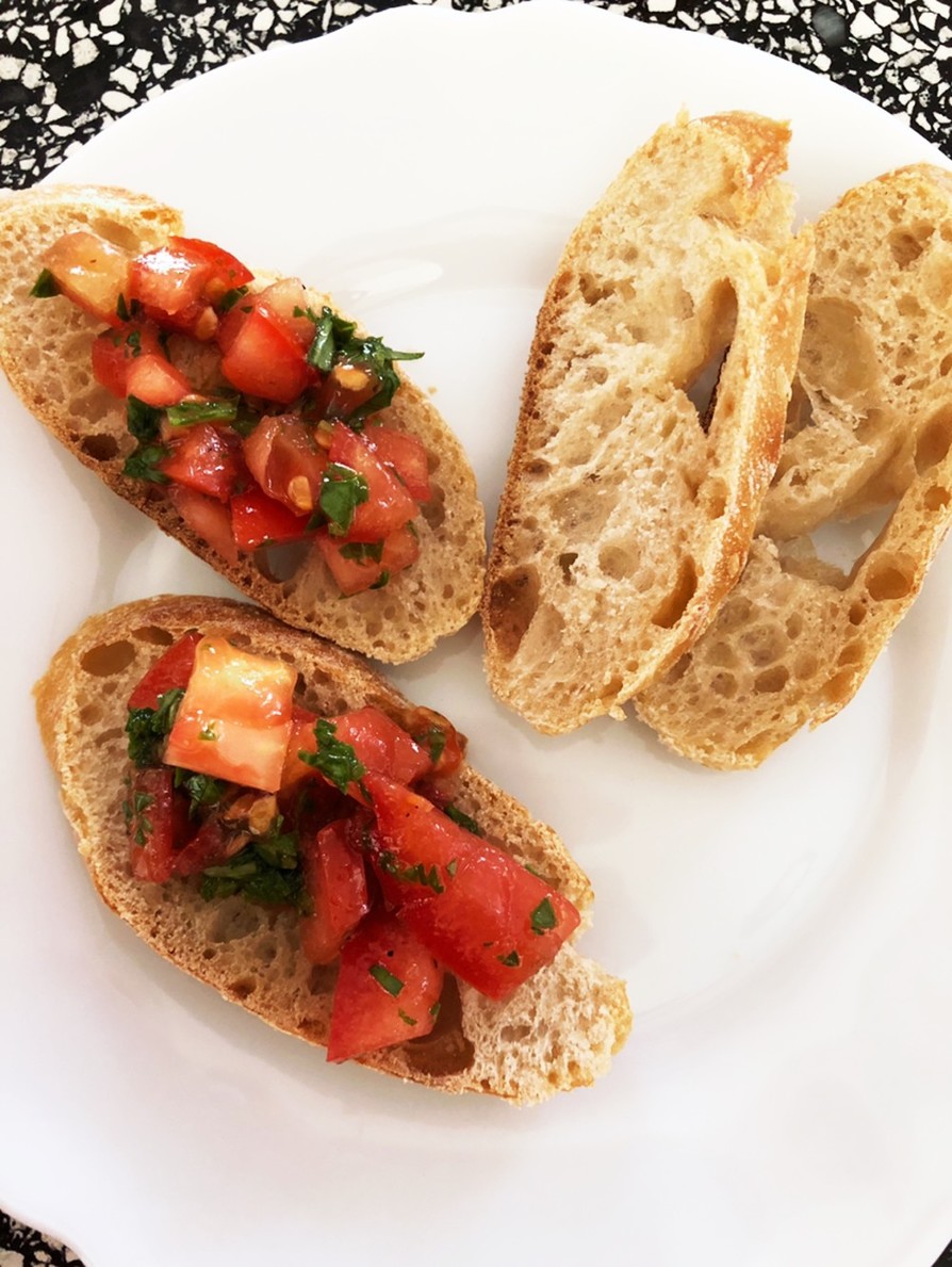 簡単朝食　トマト　バジル　ブルシュケッタの画像