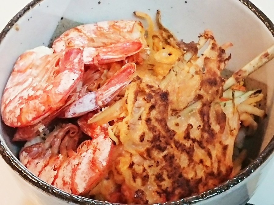 赤海老カリカリ焼きとかき揚げの丼の画像