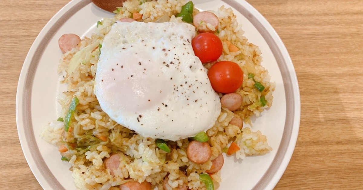 半熟目玉焼きのせカレーチャーハン レシピ 作り方 By さとなおぺんちゃん クックパッド 簡単おいしいみんなのレシピが357万品