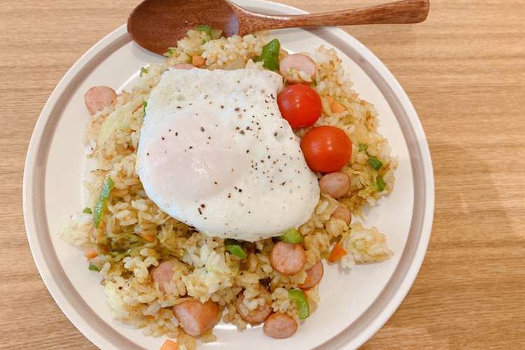 半熟目玉焼きのせカレーチャーハン レシピ 作り方 By さとなおぺんちゃん クックパッド