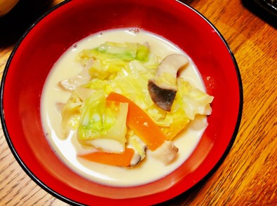【簡単】キャベツとキノコの豆乳味噌スープの写真