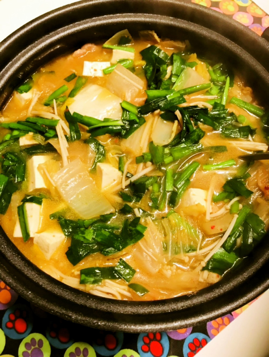 ニラ白菜豚肉えのきみそキムチ鍋で〆は二回の画像