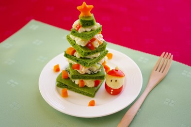 野菜パンケーキとポテサラのツリーサンドの写真
