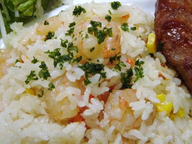 炊飯器ｄｅエビピラフ レシピ 作り方 By おこじょ1027 クックパッド 簡単おいしいみんなのレシピが352万品