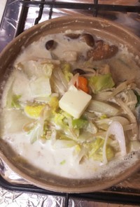 鶏モモの野菜たっぷりミルク味噌鍋