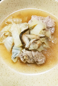 ショウガ味の効いた豚肉と白菜のスープ