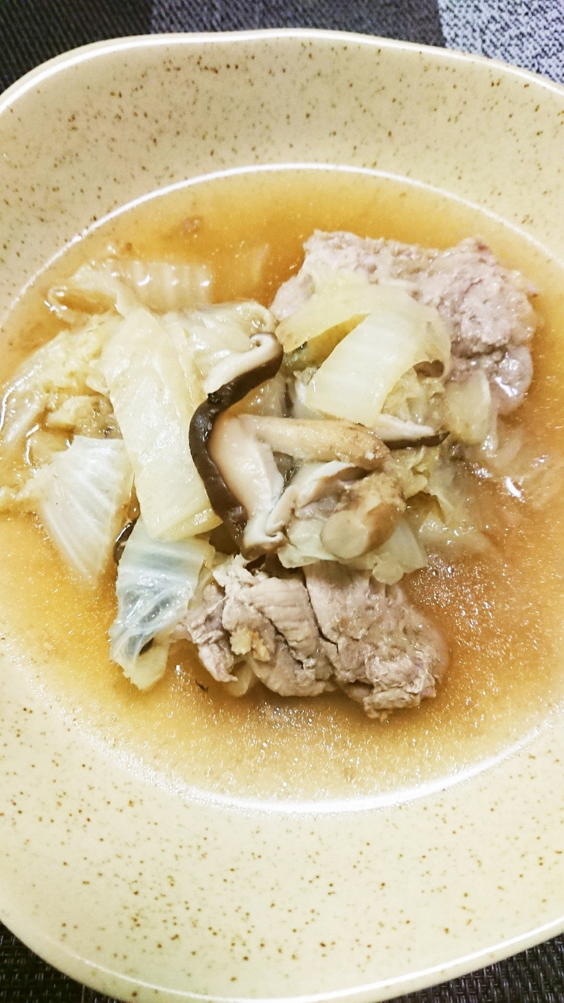 ショウガ味の効いた豚肉と白菜のスープの画像
