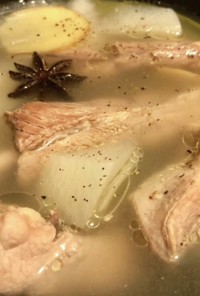 スペアリブと根菜の薬膳風スープ