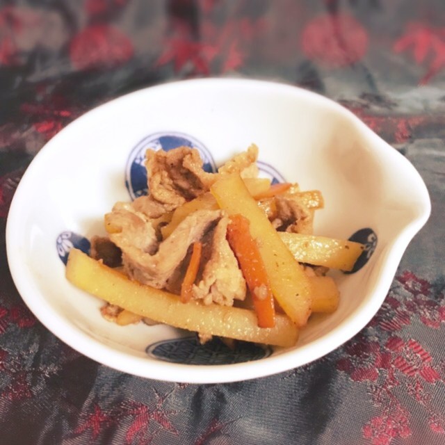 豚肉 じゃがいも にんじんの炒め物 レシピ 作り方 By Akkm クックパッド 簡単おいしいみんなのレシピが350万品