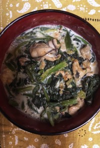 牡蠣とほうれん草の豆乳スープ