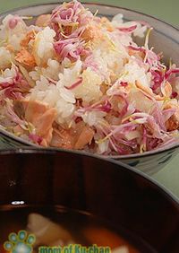 鮭と菊（かきのもと）の炊き込みご飯