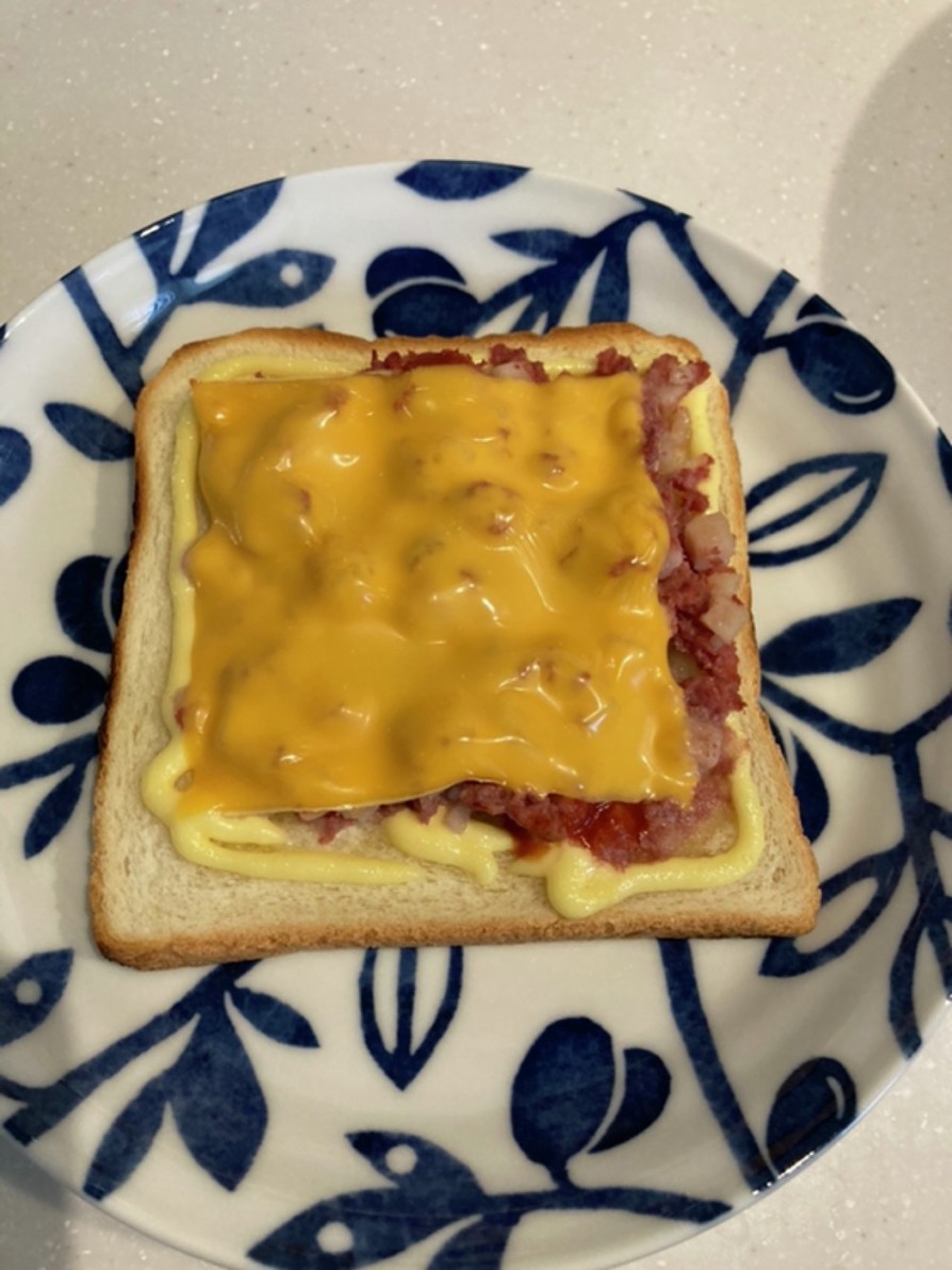 コンビーフハッシュのチーズトーストの画像