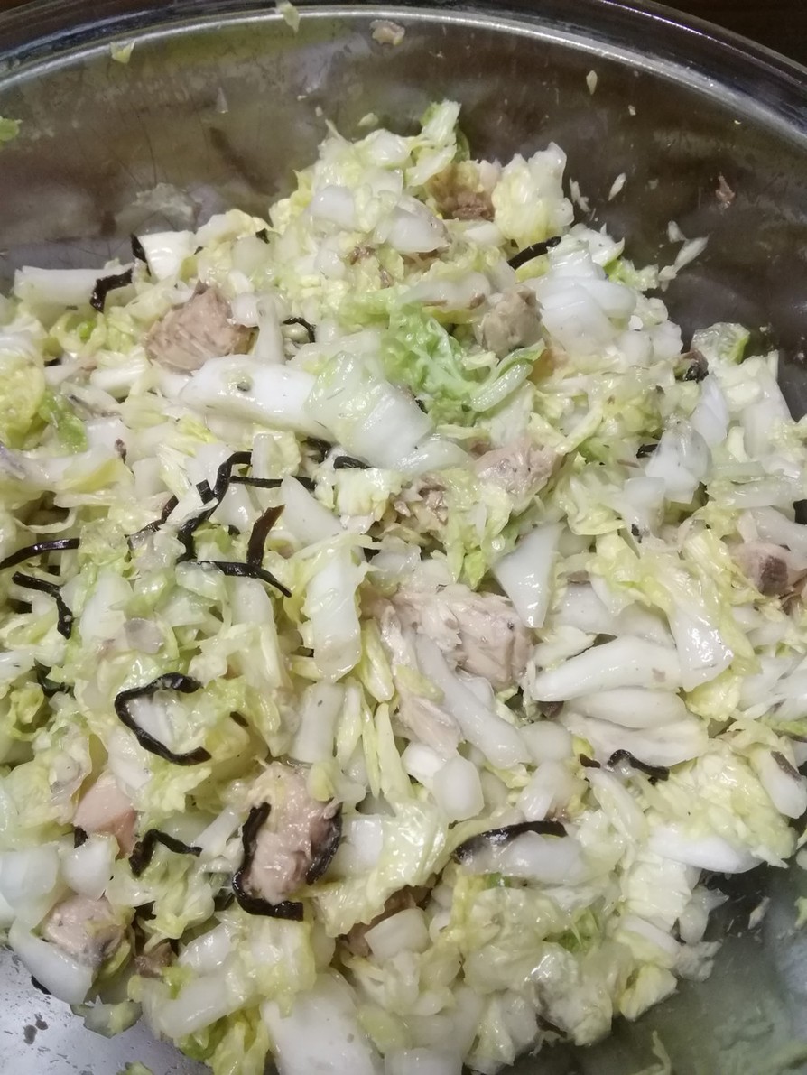 白菜サラダ、塩昆布とサバ缶で簡単に。の画像