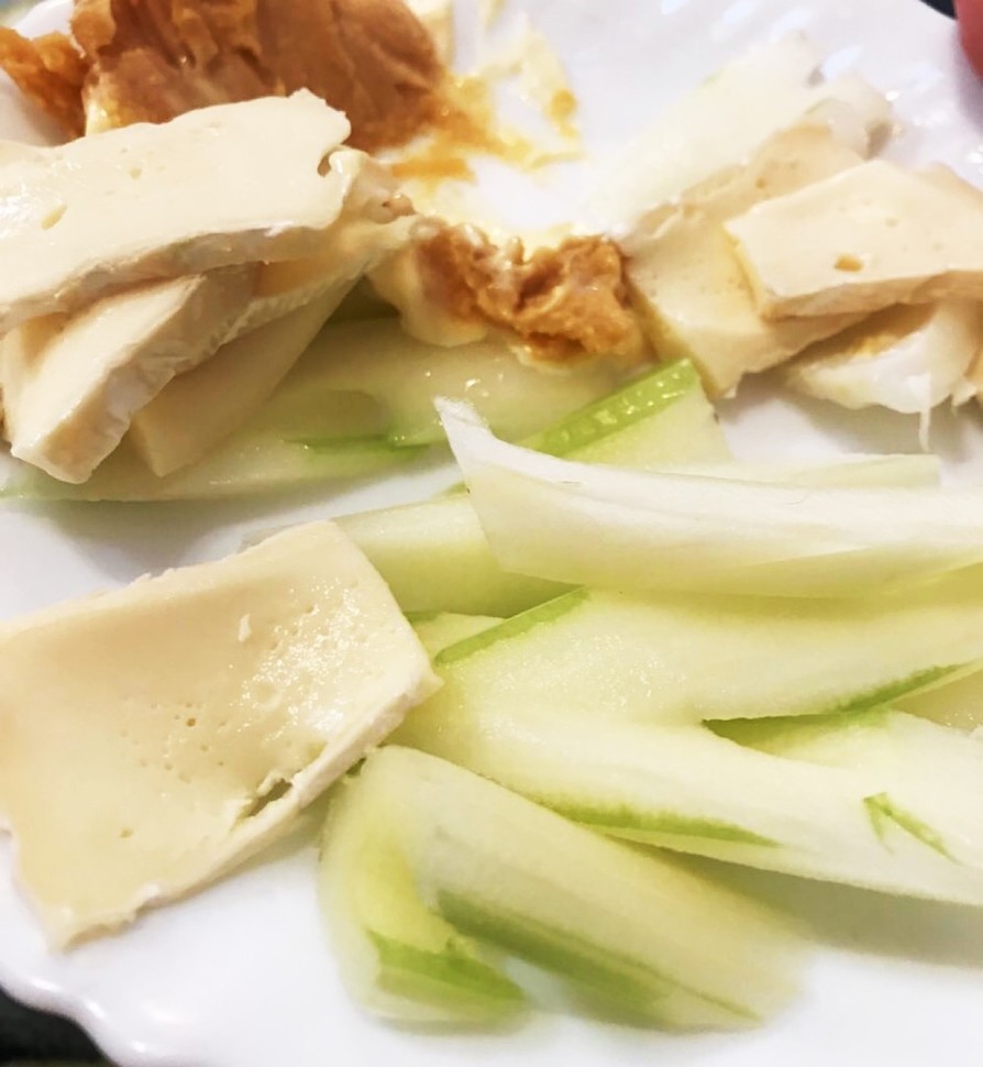 セロリとカマンベールチーズの味噌マヨ添えの画像