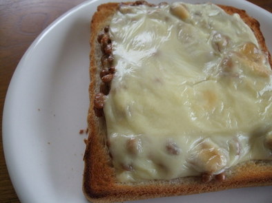 納豆チーズトーストの写真