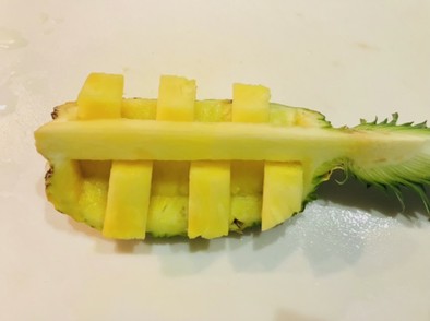 パイナップルのカット・飾り切りの写真
