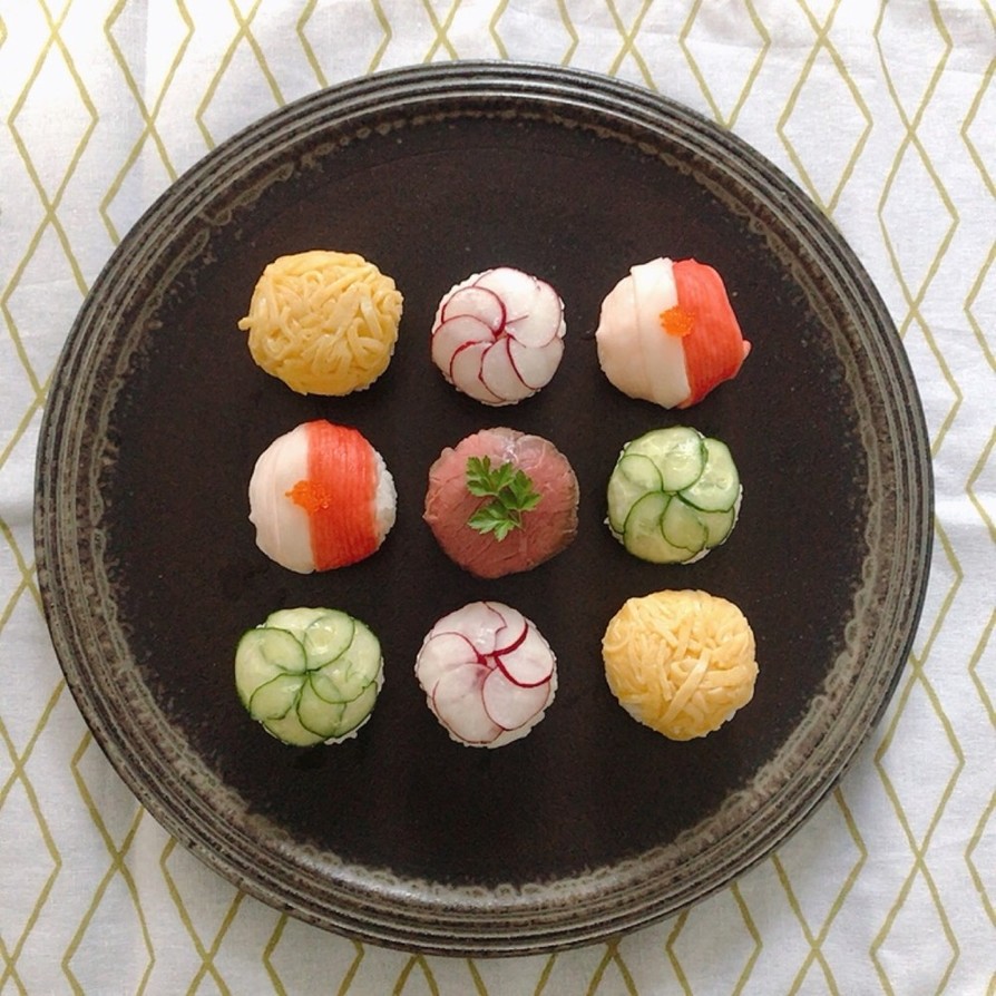 お祝いに♡ラップで簡単手まり寿司の画像