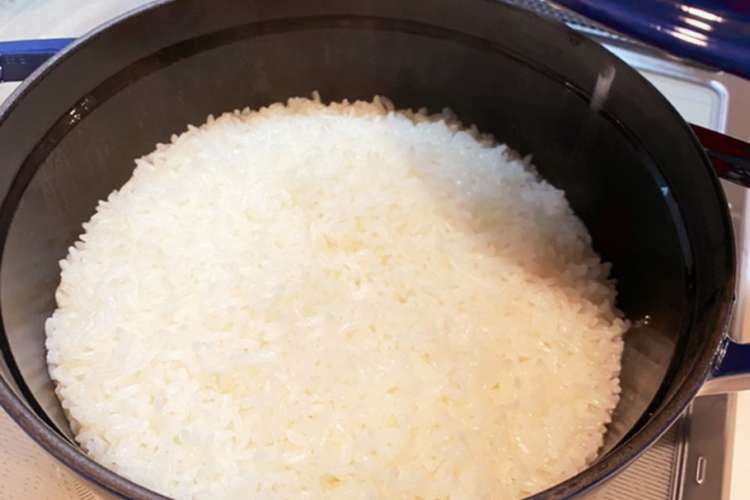 ストウブ22cm Ihでご飯 浸水なし レシピ 作り方 By まめのコックさん クックパッド 簡単おいしいみんなのレシピが352万品