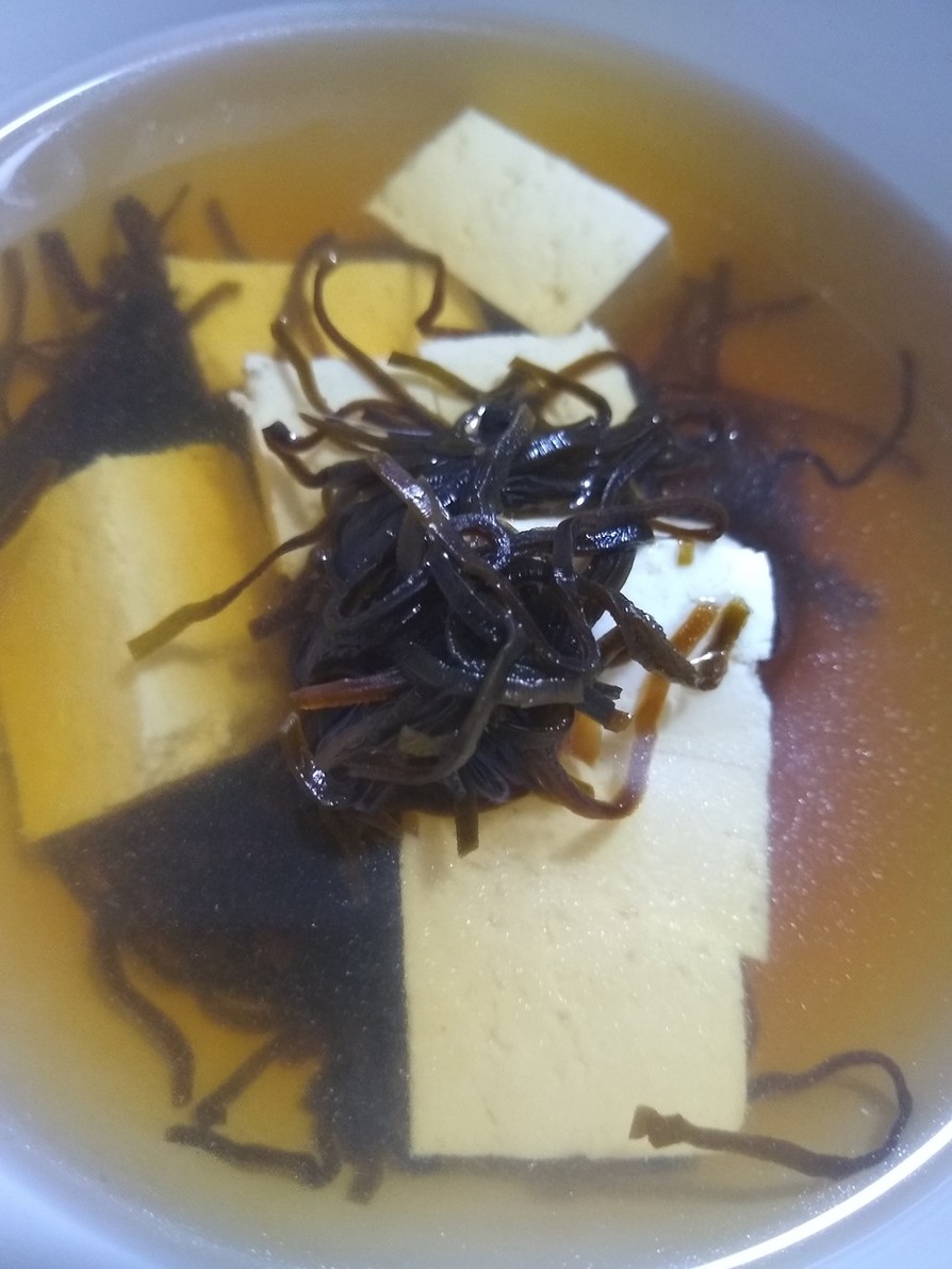 お湯を注ぐだけ塩昆布・豆腐の即席スープの画像