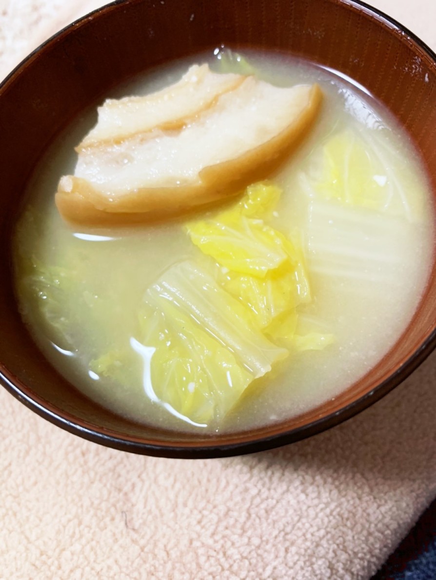 白菜とお麩の味噌汁の画像