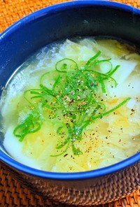 ワンタンの皮と白菜のスープ