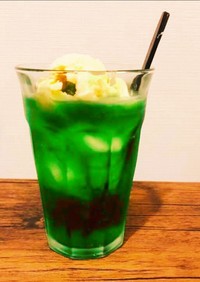 昭和の喫茶店の味☆メロンクリームソーダ♪