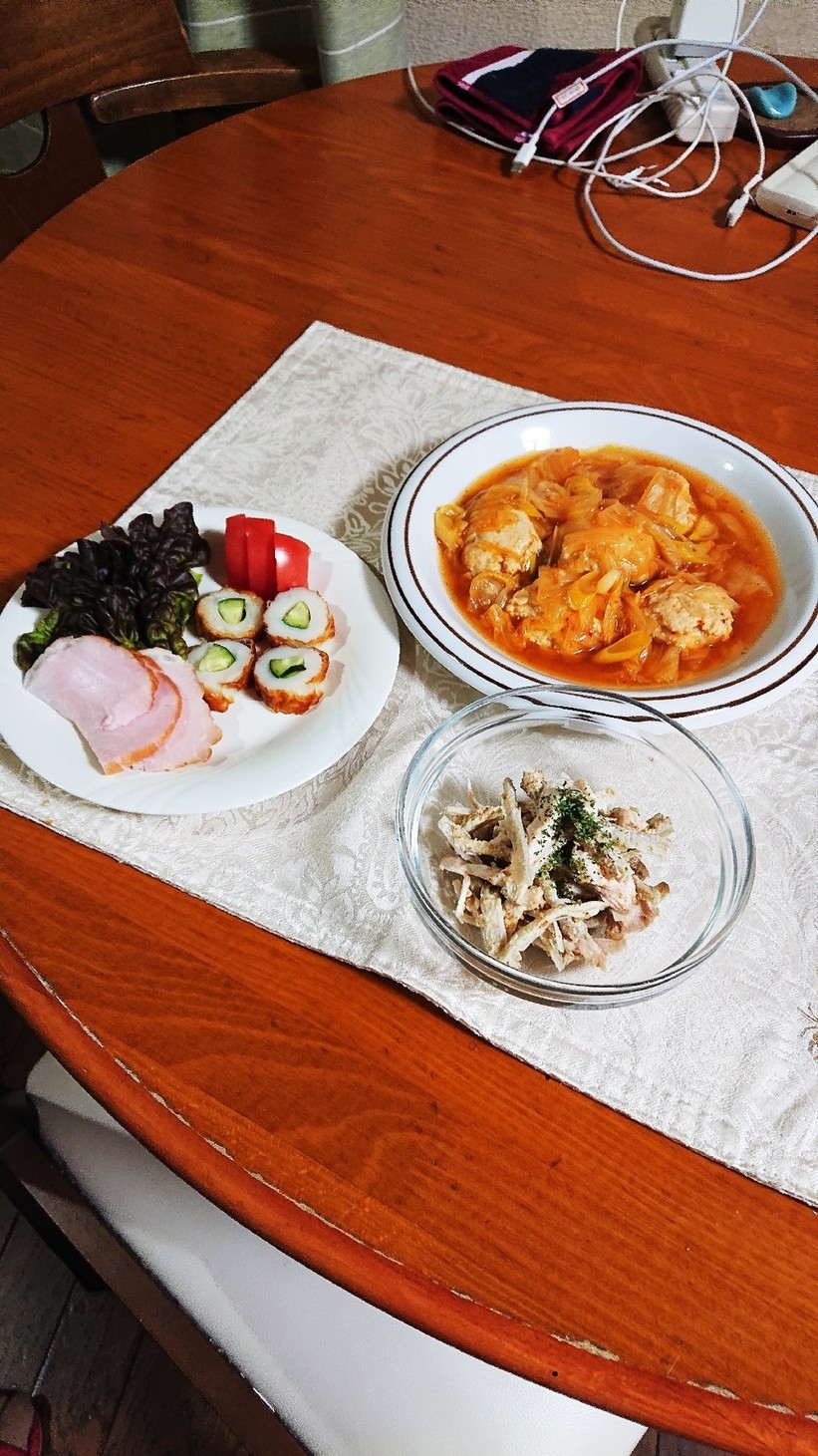 夕食にごぼうサラダ、鶏団子の中華風の画像