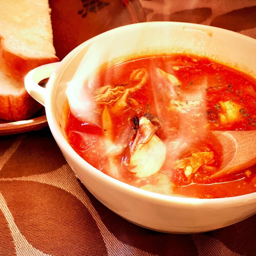牡蠣とキノコのトマトスープの画像