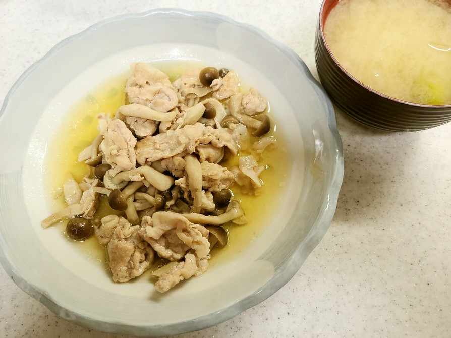 ✨豚肉とブナシメジのスープ＆ネギの味噌汁の画像