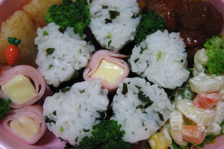 お弁当に 花型おにぎり レシピ 作り方 By アロエ姫 クックパッド 簡単おいしいみんなのレシピが359万品