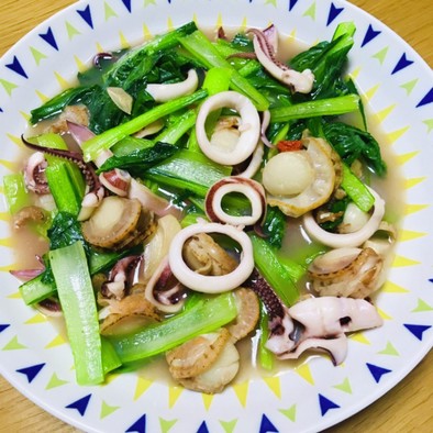 イカとホタテと小松菜の簡単中華炒めの写真