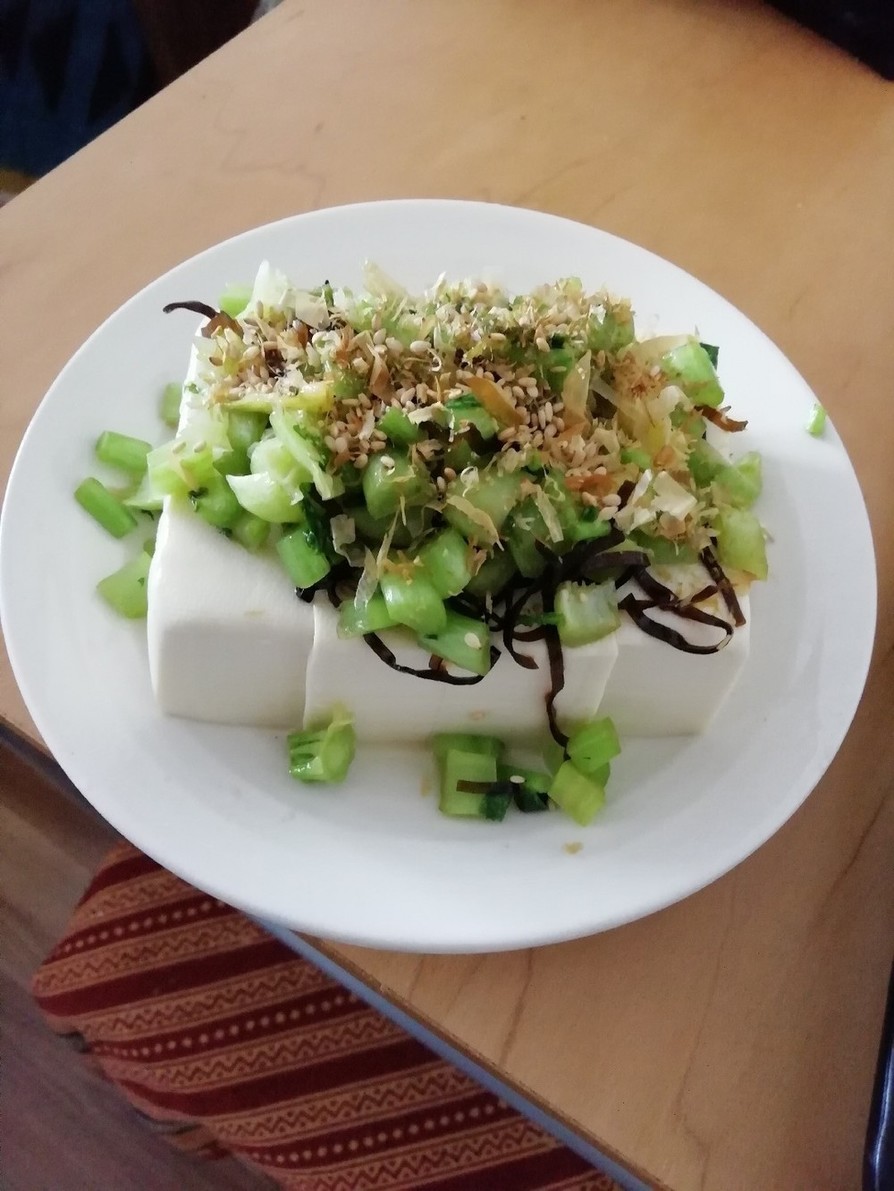 大根の葉on豆腐の画像