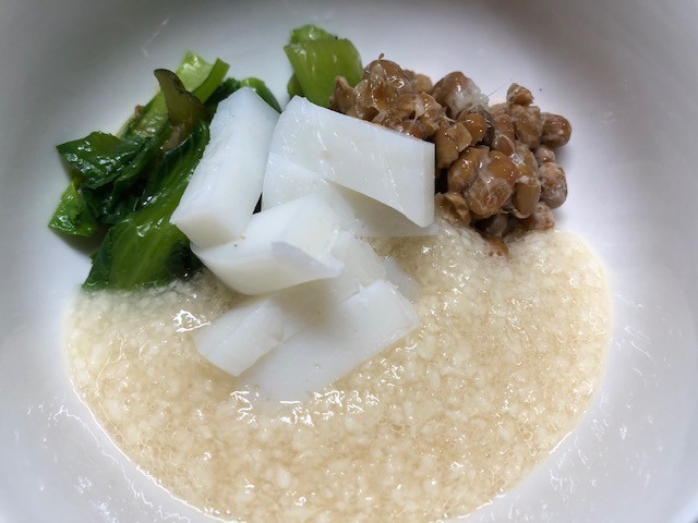 納豆とトロロ、小松菜の画像