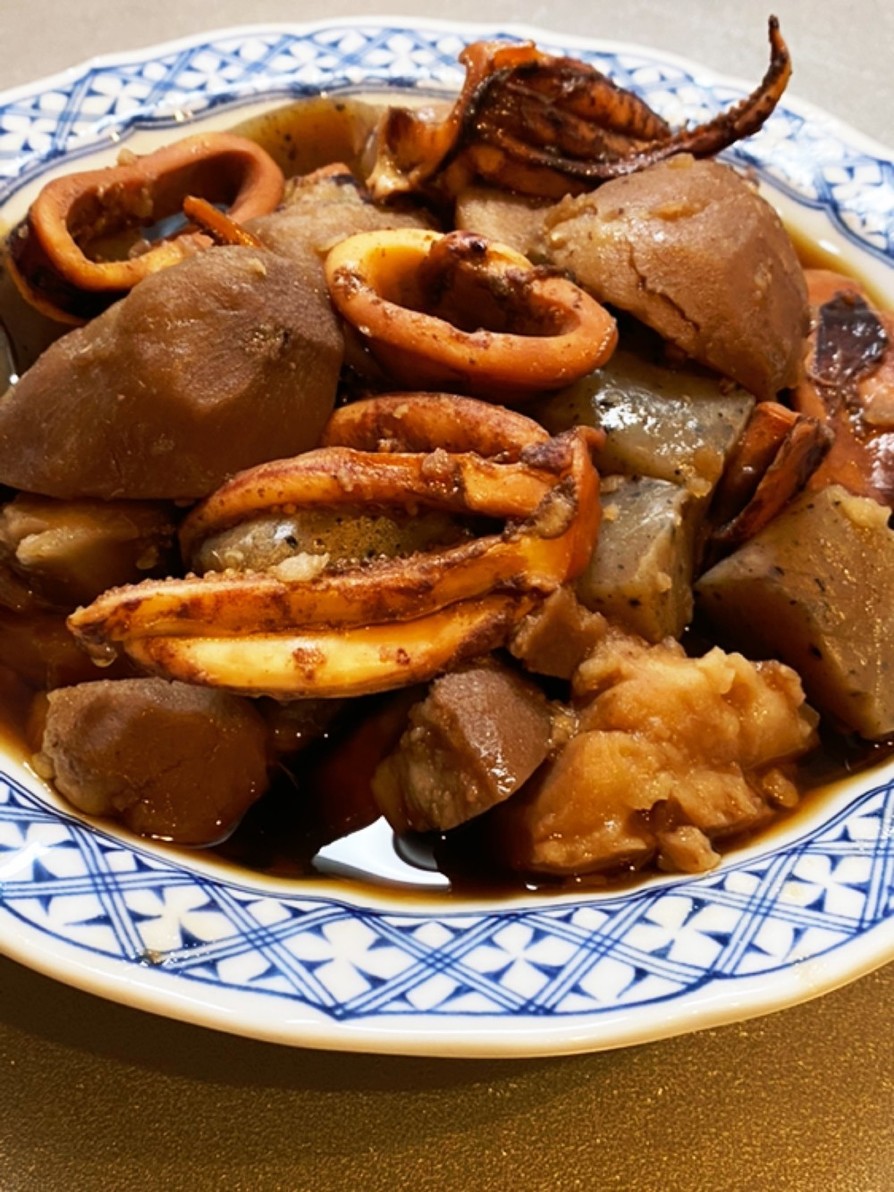 シロカ鍋で　里芋とイカのこってり煮の画像