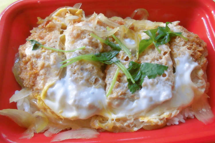 お店気分 お持ち帰りカツでかつ丼 レシピ 作り方 By 花時計咲いた クックパッド 簡単おいしいみんなのレシピが366万品
