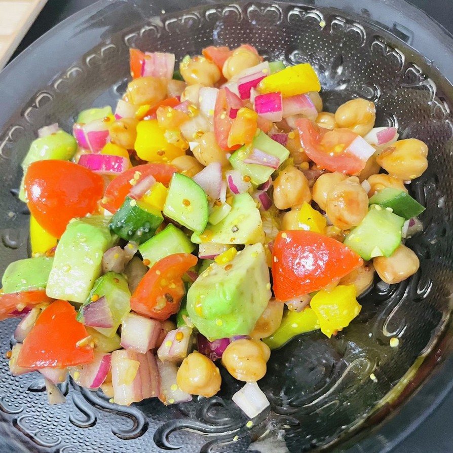 ひよこ豆とカラフル野菜のチョップドサラダの画像