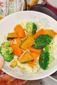 自家製味噌ドレッシングの温野菜サラダ！