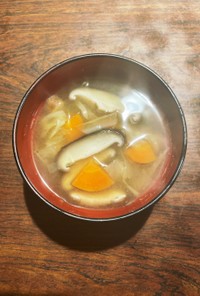 椎茸と根菜の合わせ味噌汁