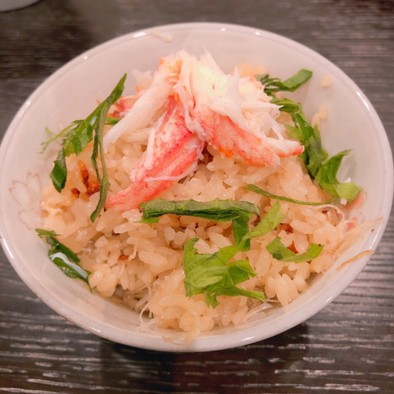 土鍋でつくる蟹飯(カニの炊き込みご飯)の写真
