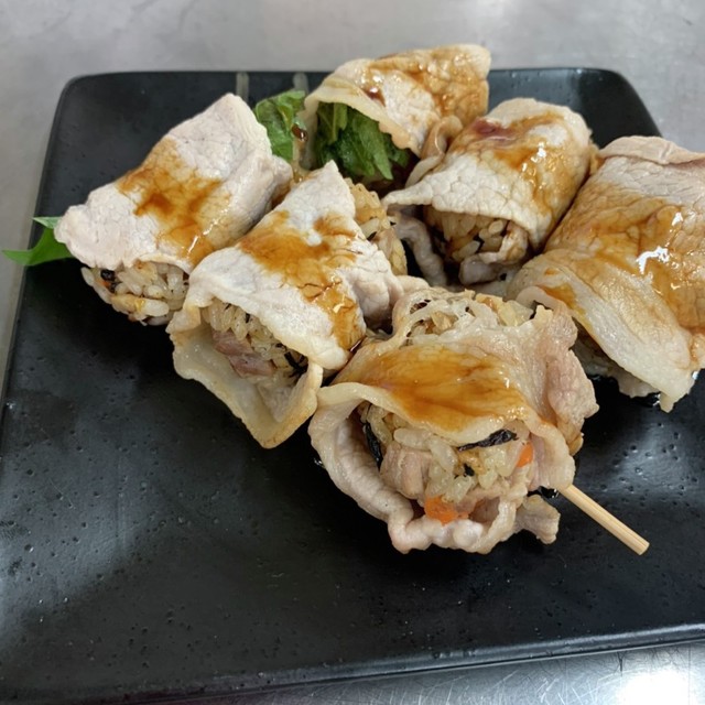 肉団子三兄弟 肉巻きおにぎり レシピ 作り方 By 沖縄市役所市民健康課 クックパッド 簡単おいしいみんなのレシピが360万品