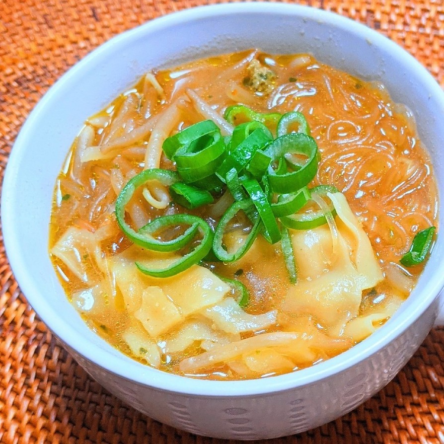 肉味噌ワンタンの赤だしスープの画像
