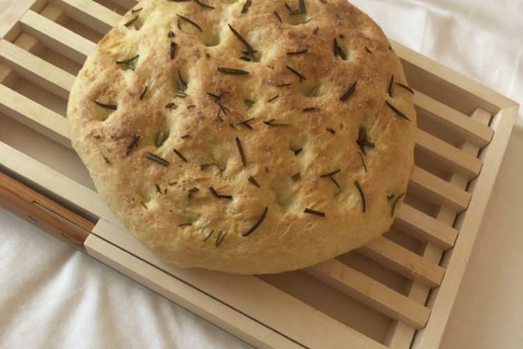 手ごねでも簡単 ローズマリーフォカッチャ レシピ 作り方 By あゆゆん クックパッド 簡単おいしいみんなのレシピが367万品