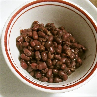 オリゴ糖と醤油で、アズキの煮豆風の画像