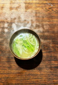 豆苗と根菜の味噌汁