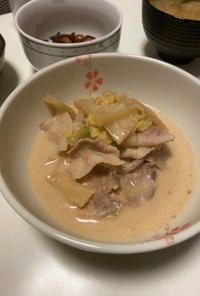 白菜と豚こまの味噌ミルク鍋